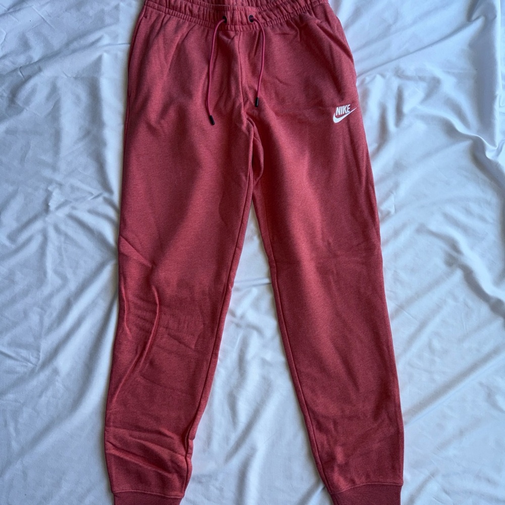 NWOT Women’s Nike Pink Jogger Pants